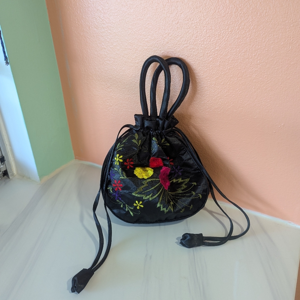 Vintage Embroidered Satin Mini Bag Black Beijing Souvenir Floral Drawstring - Picture 7 of 10